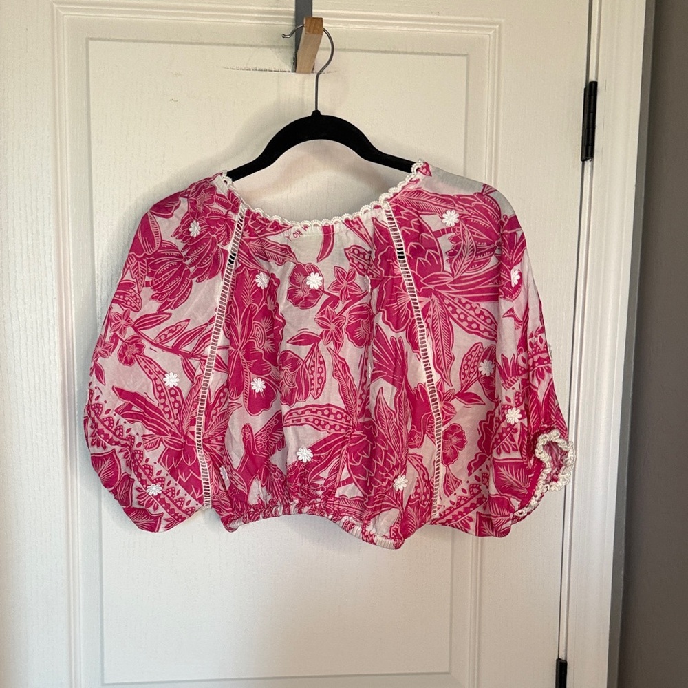 FARM Rio Hot Pink & White Floral Cropped Peasant Top - Picture 8 of 9